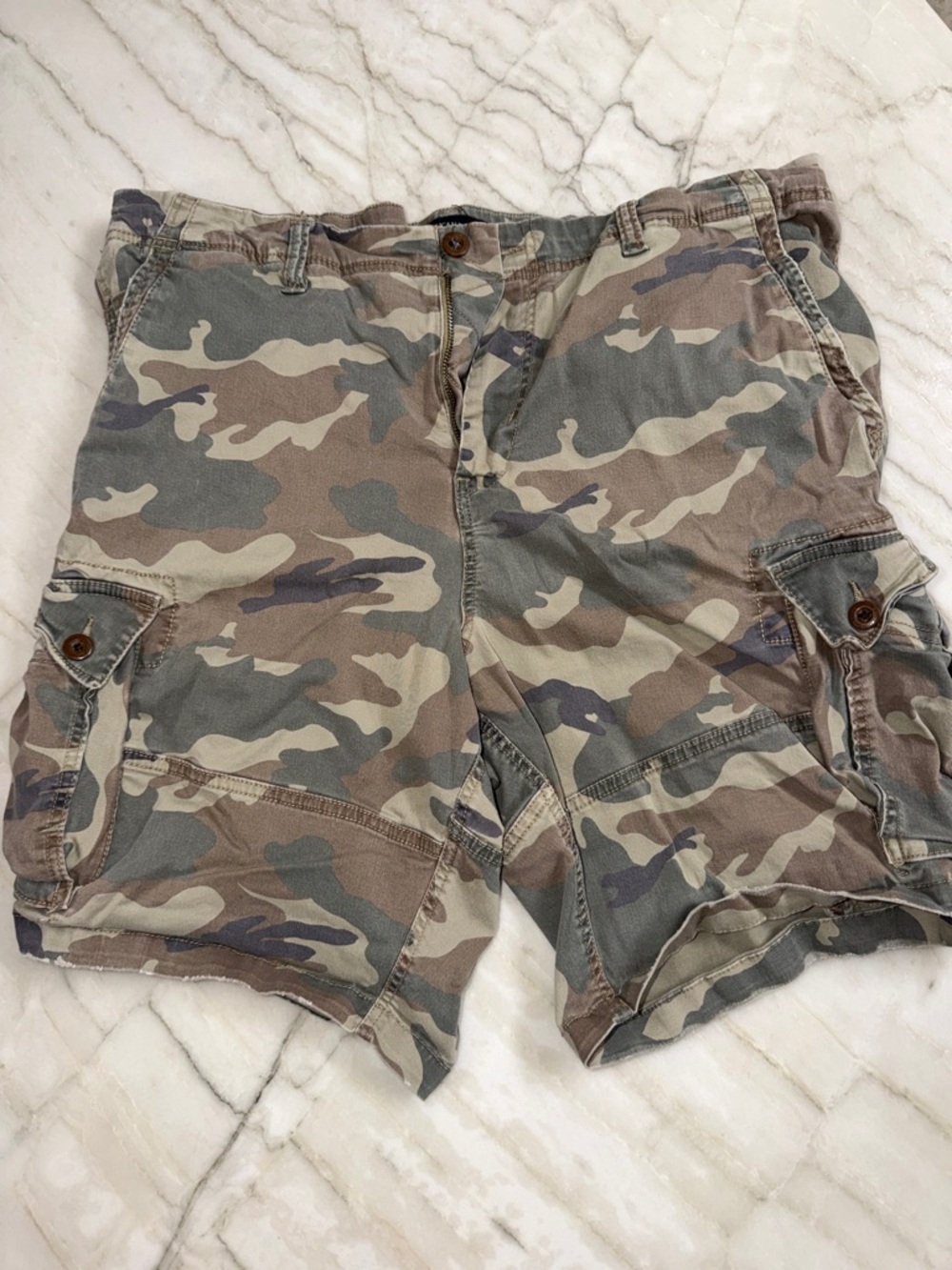 Men’s American Eagle camo cargo shirt, size 42